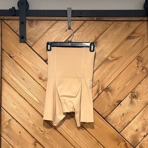 La Vie En Rose Nude Beige Shapewear Shorts Medium